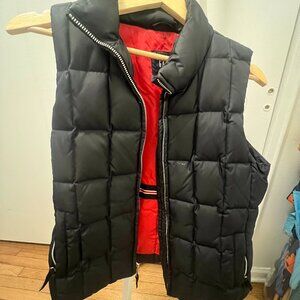 GAP Womens Black Puffer Vest